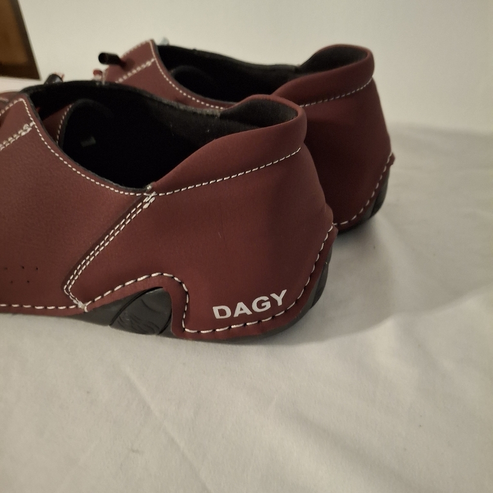 Dagy Burgandy Men's Sneakers with Low-Profile Silhouette and Bungi Closure - Picture 5 of 7